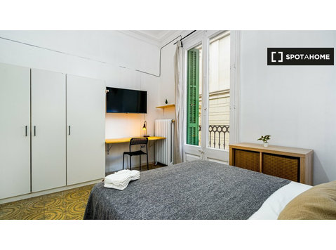 Umeblowany pokój we wspólnym mieszkaniu w El Born, Barcelona - Do wynajęcia