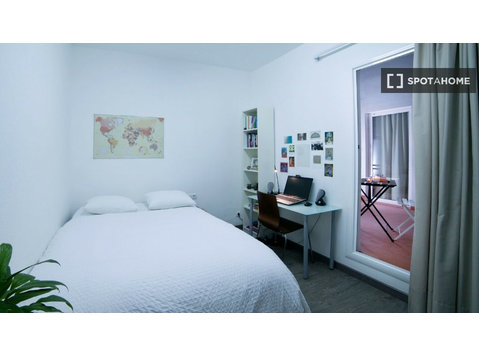 Umeblowany pokój we wspólnym mieszkaniu w El Born, Barcelona - Do wynajęcia