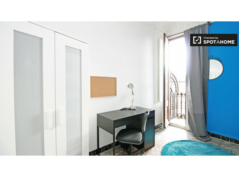 Dobry pokój w 6-pokojowym apartamencie w El Born, Barcelona - Do wynajęcia