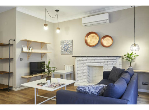 Flatio - all utilities included - Great 3BR Apt in Poble… - Под наем