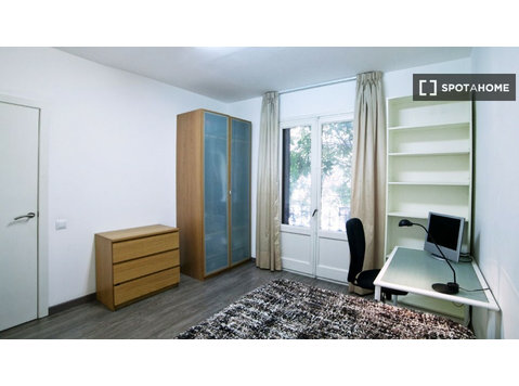 Huge room in shared apartment in El Born, Barcelona - 임대