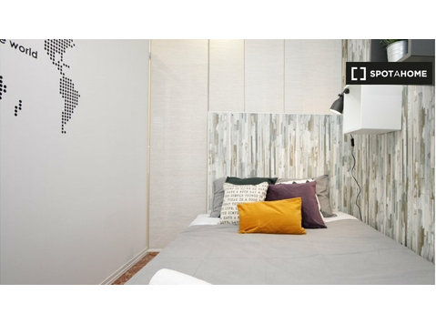 Paylaşımlı daireye ait ideal oda, Eixample, Barselona - Kiralık