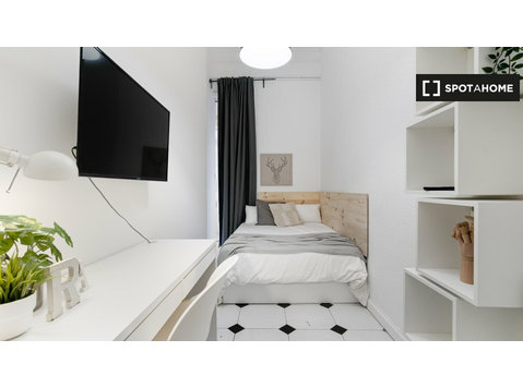 Habitación luminosa en piso compartido en El Born, Barcelona - Alquiler