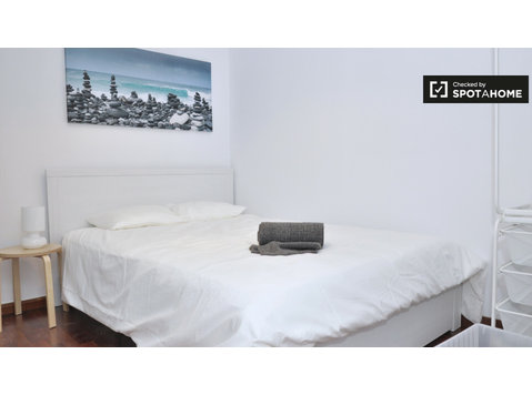 Live in a shared apartment, Sarrià-Sant Gervasi, Barcelona - K pronájmu