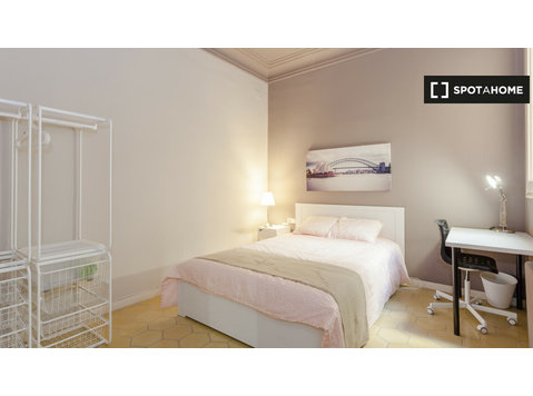 Viver em um apartamento compartilhado em Sarrià-Sant… - Aluguel