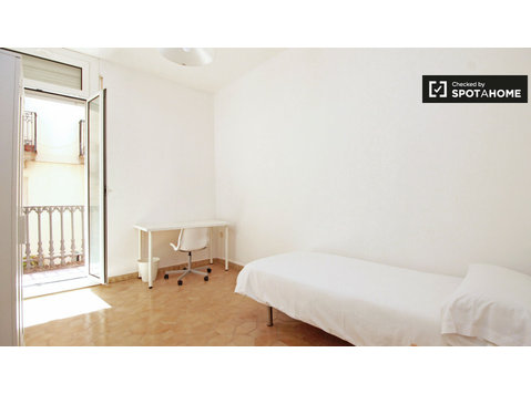 Barri Gòtic, Barselona'da 8 yatak odalı bir dairede yaşamak - Kiralık