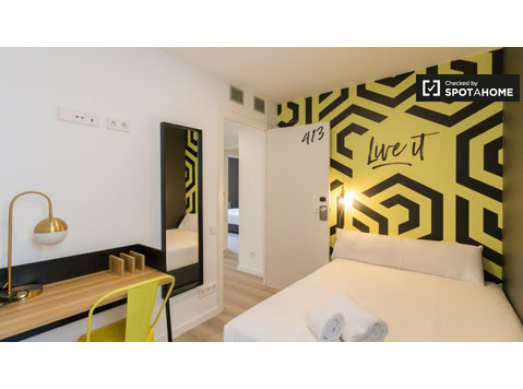 Live the coliving experience in the heart of Barcelona - کرائے کے لیۓ