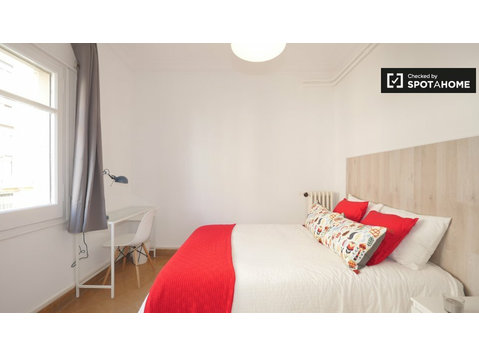 Lovely room for rent in El Clot, Barcelona - Аренда