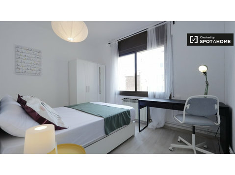 Piękny pokój w 7-pokojowym apartamencie Horta-Guinardó,… - Do wynajęcia