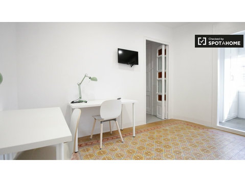 Modern room for rent, 9-bedroom apartment, Prat de LLobregat - For Rent