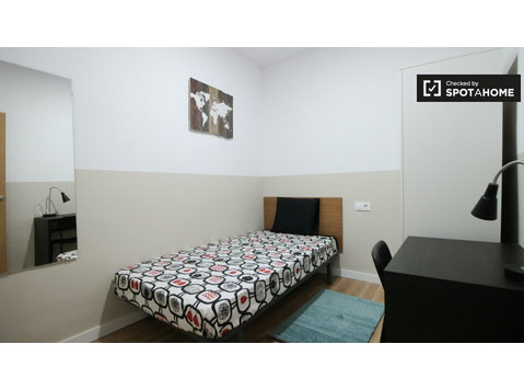 El Raval, 6 yatak odalı daire kiralık modern oda - Kiralık