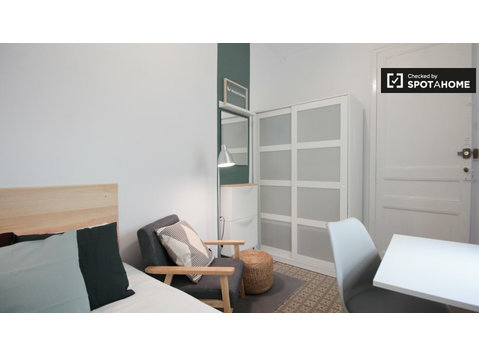 Chambre moderne dans un appartement de 5 chambres à Gràcia,… - À louer