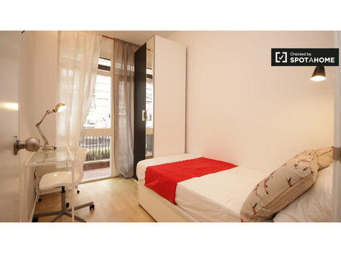 Modernes Zimmer in 5-Zimmer-Wohnung in Les Corts, Barcelona - Zu Vermieten