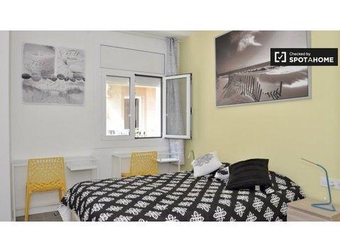Güzel oda, 6 yatak odalı daire, La Barceloneta, Barselona - Kiralık