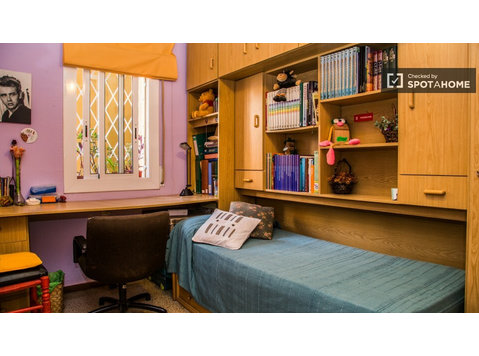 Nice room em apartamento compartilhado na Horta Guinardó,… - Aluguel