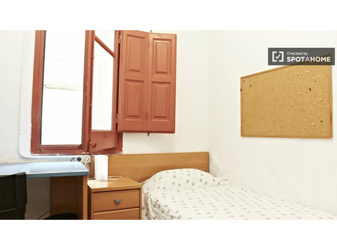 Entspannendes Zimmer in 5-Zimmer-Wohnung in Eixample,… - Zu Vermieten