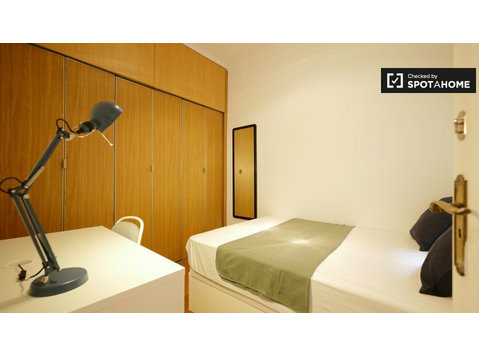Room 7-bedroom apartment L'Esquerra de l'Eixample Barcelona - השכרה