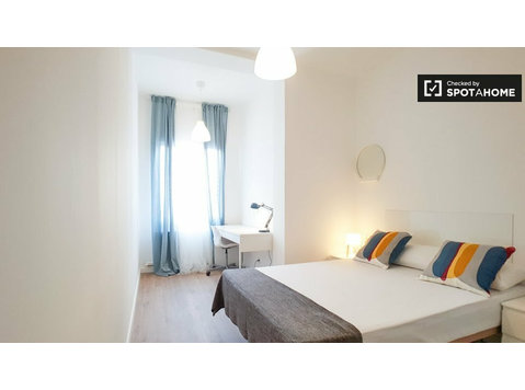 Room 7-bedroom apartment L'Esquerra de l'Eixample Barcelona - K pronájmu