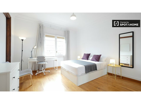 Room 7-bedroom apartment L'Esquerra de l'Eixample Barcelona - 	
Uthyres