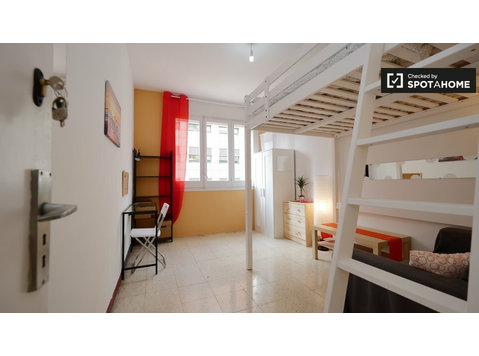 Zimmer zu vermieten - 4-Zimmer-Wohnung - L'Eixample,… - Zu Vermieten
