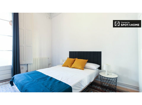 Room for rent 7-bedroom apartment L'Esquerra de l'Eixample - Aluguel