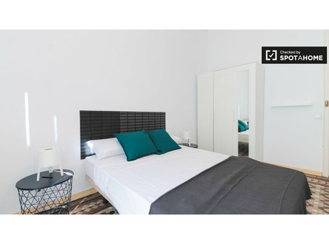 Room for rent 7-bedroom apartment L'Esquerra de l'Eixample - 出租