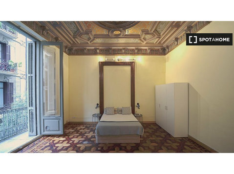 Room for rent in 10-bedroom apartment in Barcelona - For Rent