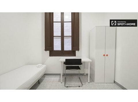 Room for rent in 11-bedroom apartment in Barri Gòtic -  வாடகைக்கு 