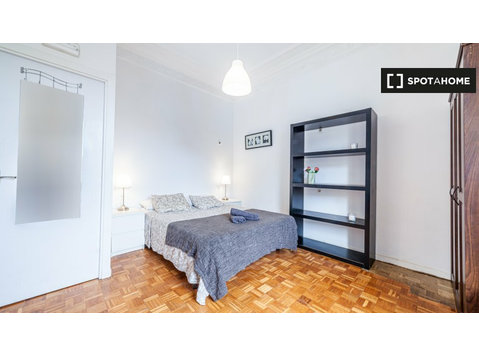 Room for rent in 19-bedroom apartment in Eixample, Barcelona - الإيجار