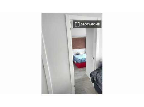 Zimmer zu vermieten in 2-Zimmer-Wohnung in Barcelona - Zu Vermieten