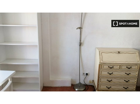 Room for rent in 2-bedroom apartment in Barcelona - Vuokralle