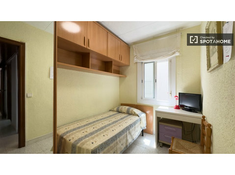Stanza in affitto in appartamento con 2 camere da letto a… - In Affitto