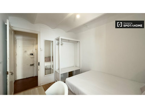 Zimmer zu vermieten in 2-Zimmer-Wohnung in Barcelona - Zu Vermieten