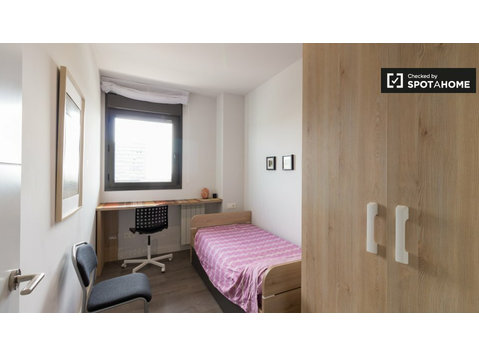 Pokój do wynajęcia w apartamencie z 2 sypialniami w Madrycie - Do wynajęcia