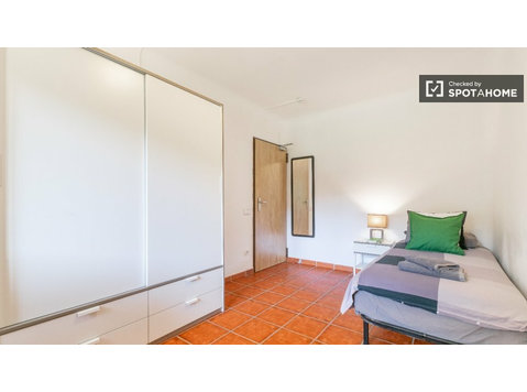 Stanza in affitto in casa con 25 camere da letto a… - In Affitto