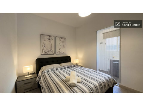 Room for rent in 3-bedroom apartment in Barcelona - Vuokralle