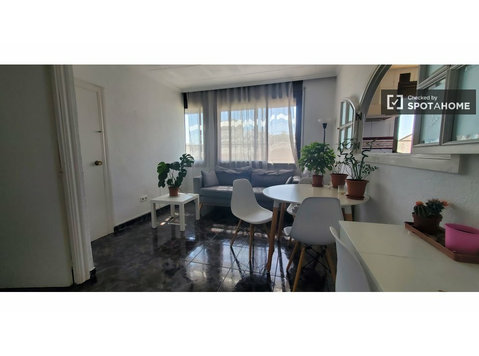 Room for rent in 3-bedroom apartment in Barcelona - Aluguel