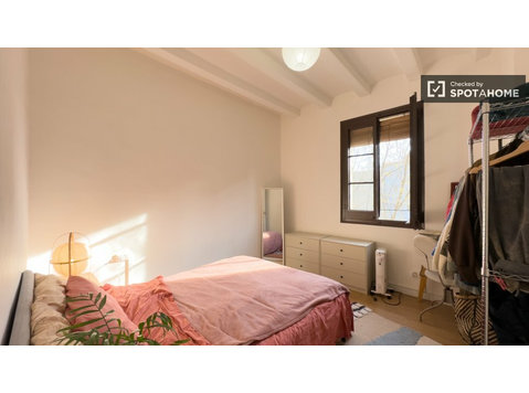 Pokój do wynajęcia w 3-pokojowym mieszkaniu w Barcelonie - Do wynajęcia