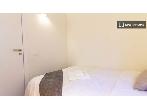 Room for rent in 3-bedroom apartment in Barcelona - เพื่อให้เช่า