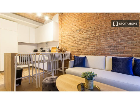 Room for rent in 3-bedroom apartment in Barcelona - Te Huur
