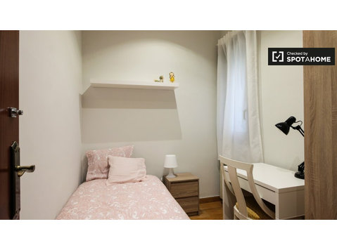 Zimmer zu vermieten in 3-Zimmer-Wohnung in Dreta de… - Zu Vermieten