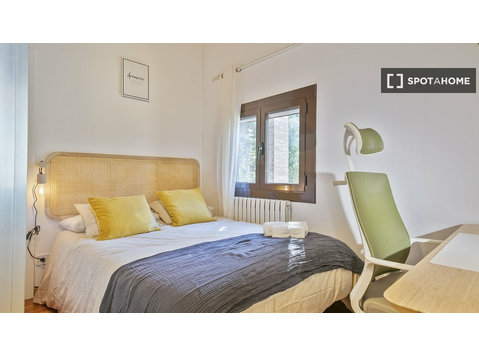Barselona'da 3 yatak odalı evde kiralık oda - Kiralık
