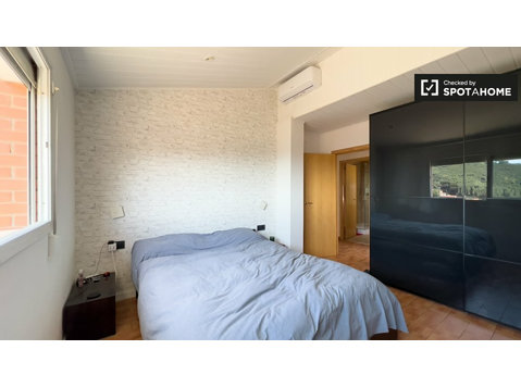 Room for rent in 4-bedroom apartment in Barcelona - For Rent