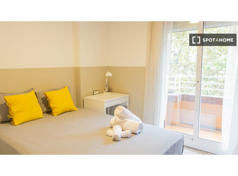 Room for rent in 4-bedroom apartment in Barcelona - Til leje