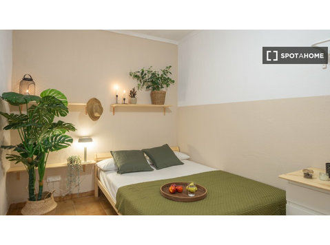 Room for rent in 4-bedroom apartment in Barcelona - เพื่อให้เช่า