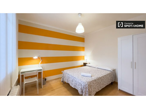 Room for rent in 4-bedroom apartment in Barcelona - K pronájmu