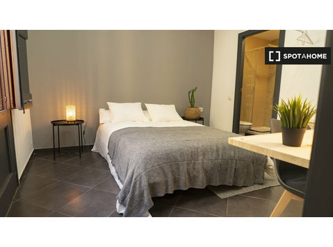 Room for rent in 4-bedroom apartment in Barcelona - 空室あり