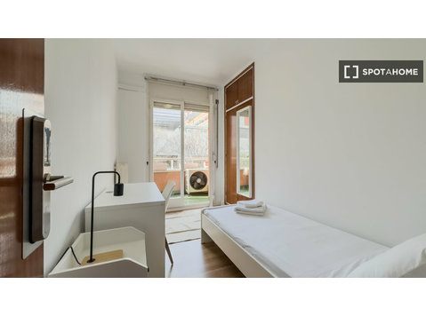 Room for rent in 4-bedroom apartment in Barcelona -  வாடகைக்கு 
