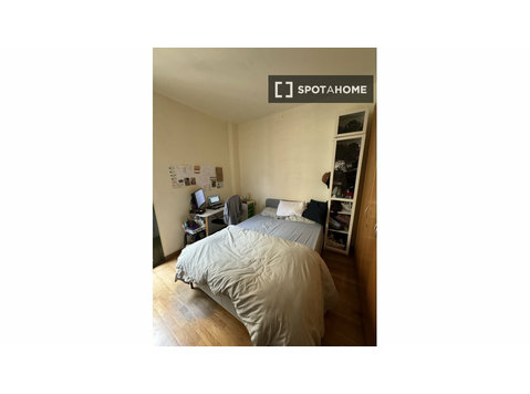 Quarto para alugar em apartamento de 4 quartos em El Born,… - Aluguel