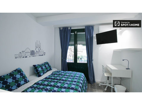 Zimmer zu vermieten in 4-Zimmer-Wohnung in El Born,… - Zu Vermieten
